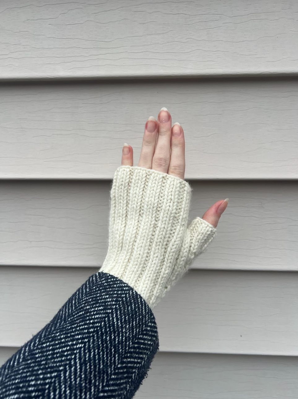 Ceridwen Gloves - PDF Knitting Pattern