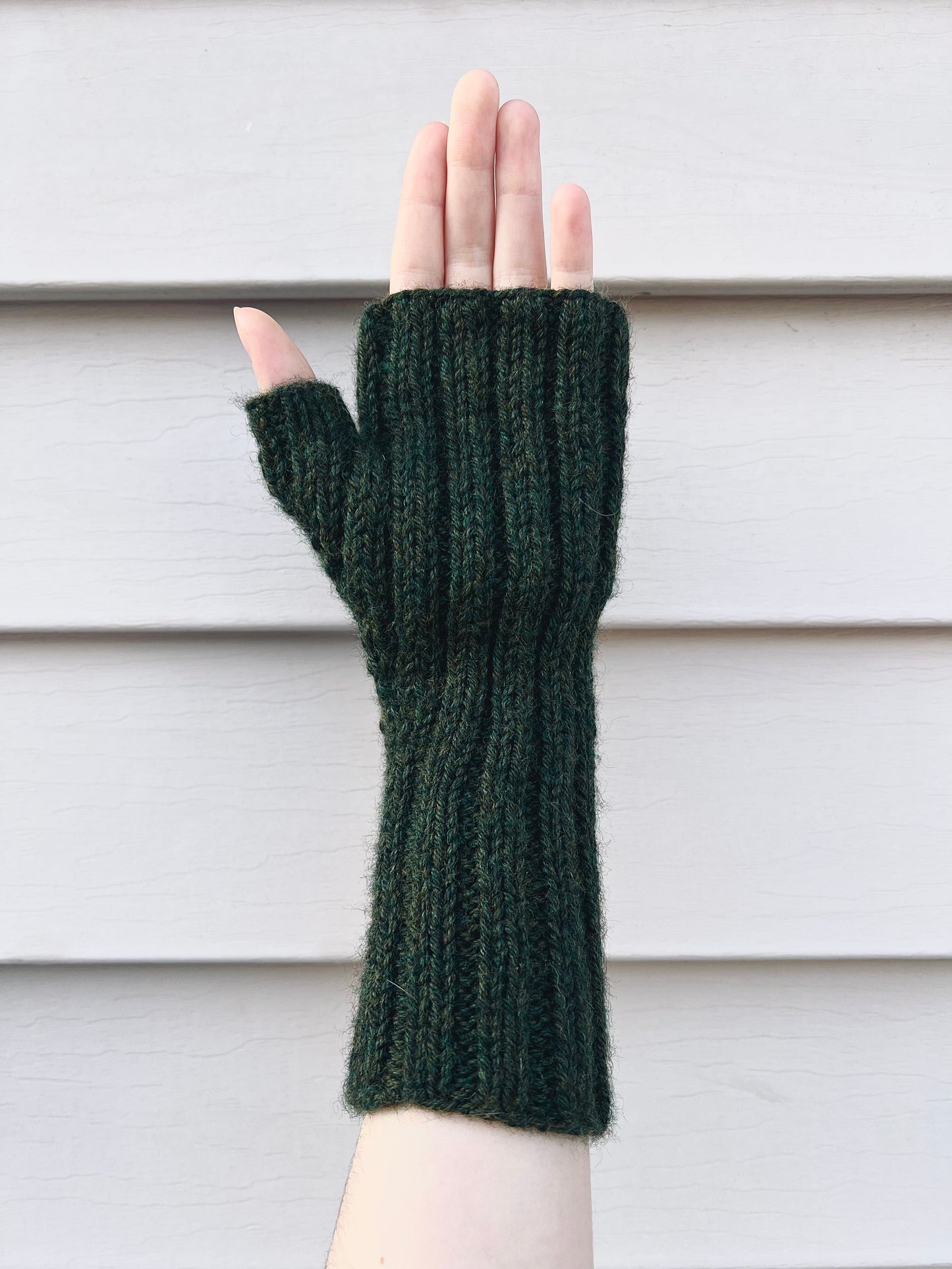 Ceridwen Gloves - PDF Knitting Pattern