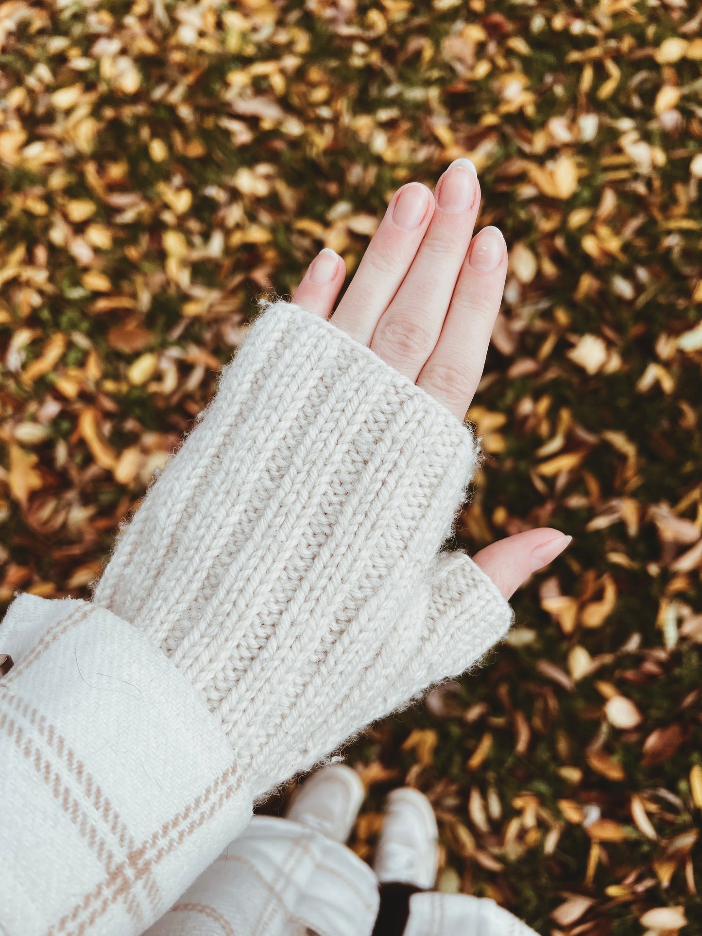 Ceridwen Gloves - PDF Knitting Pattern