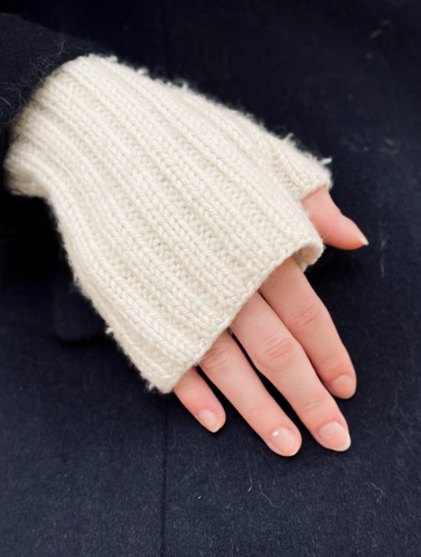 Ceridwen Gloves - PDF Knitting Pattern